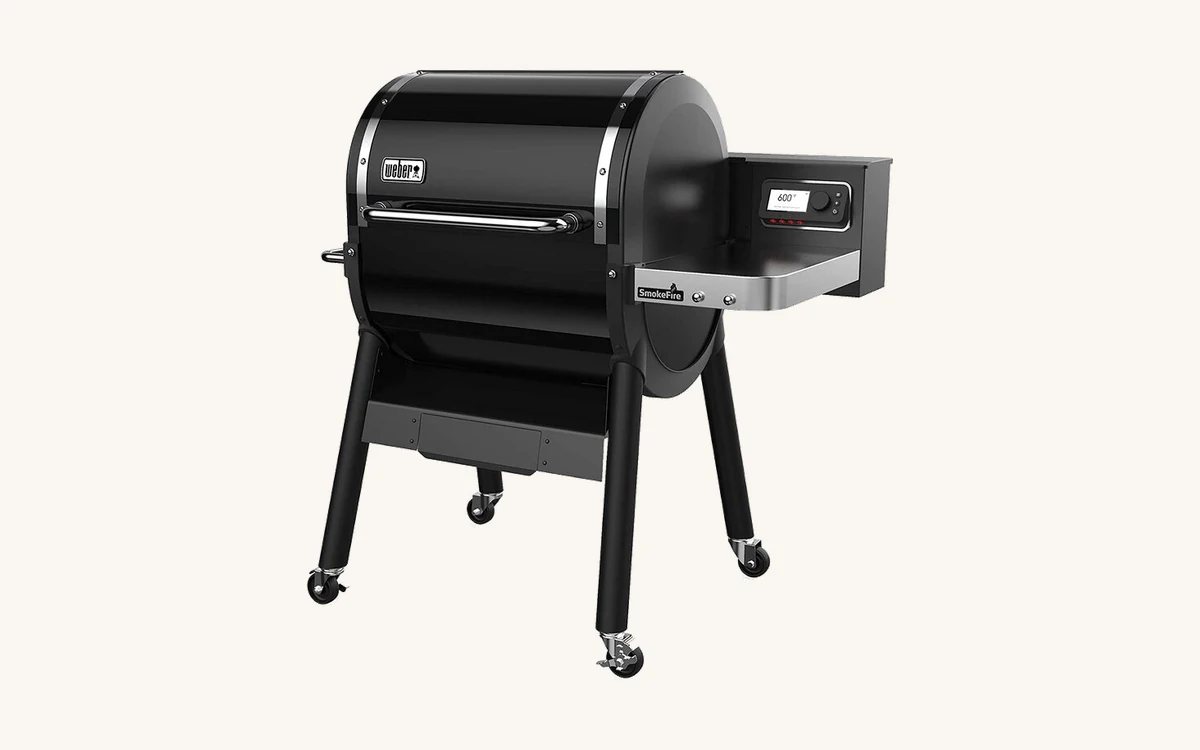 Barbacoa de pellets Weber SmokeFire EX4 con panel de control digital y tolva de pellets